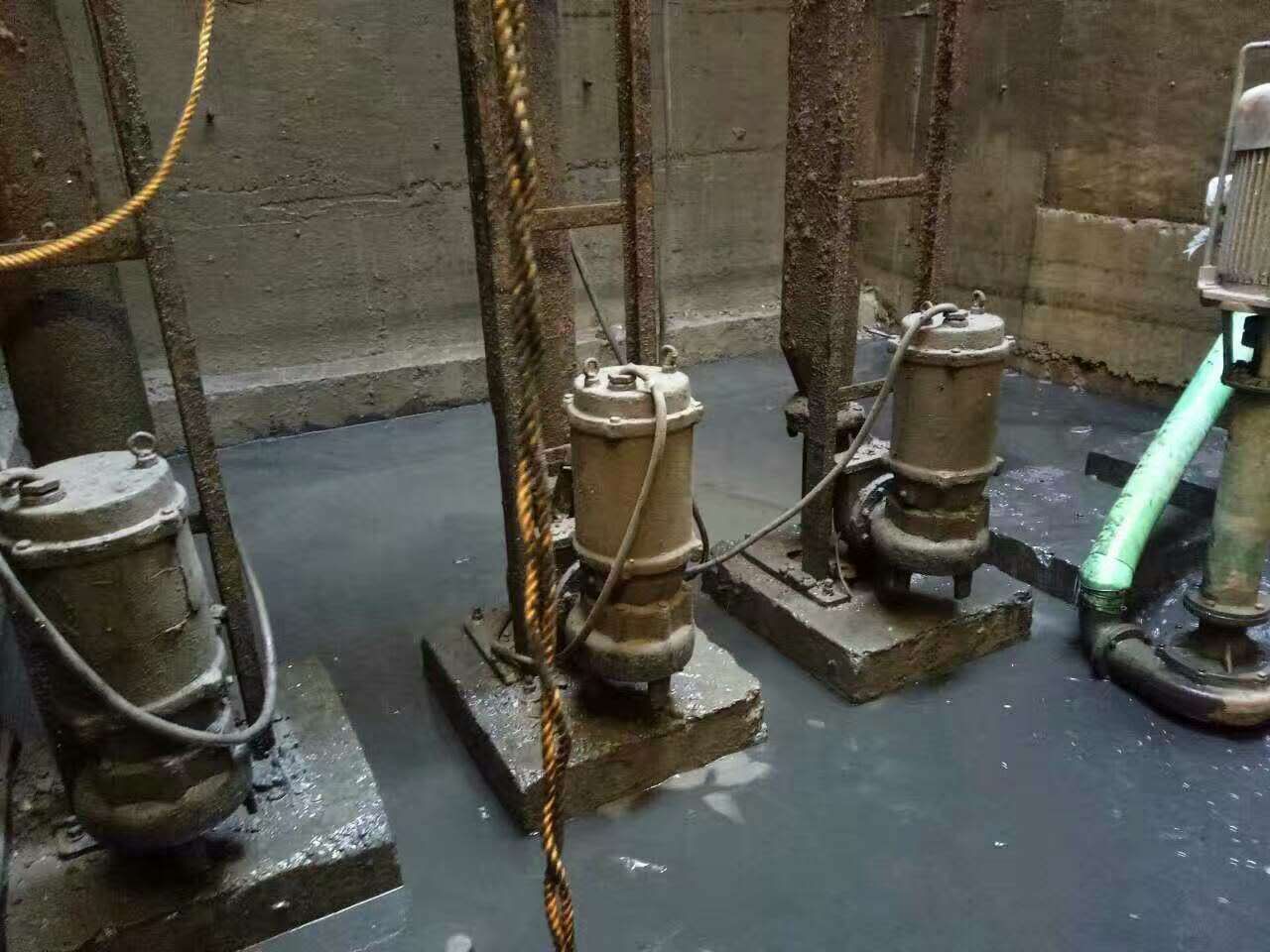 北辰污水池清理
